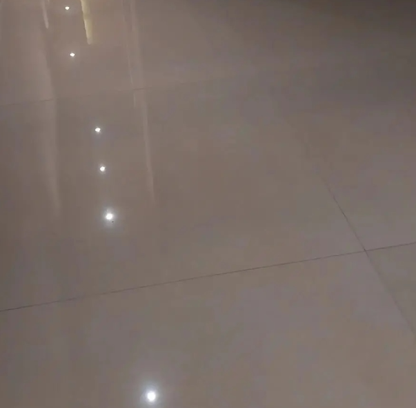 Porcelanato Polido — Reflexo