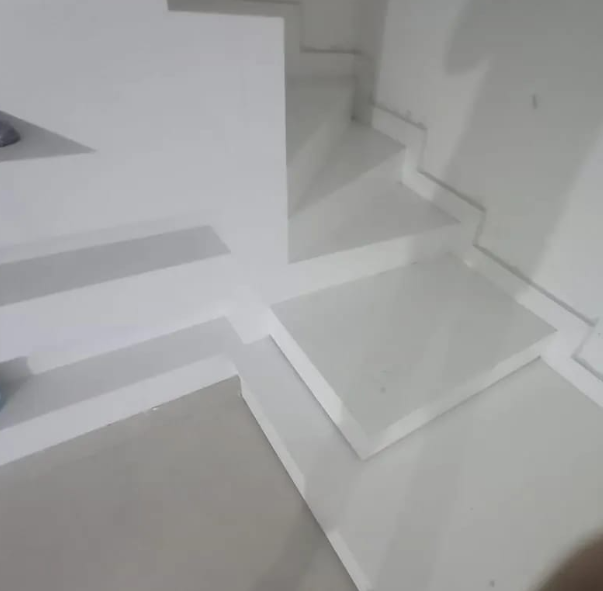 Recortes e acabamento de escada