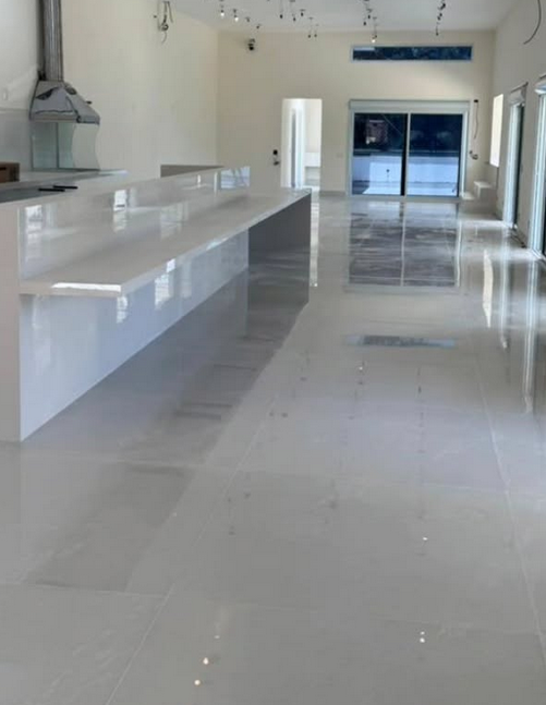 Porcelanato Polido — Ambiente Amplo